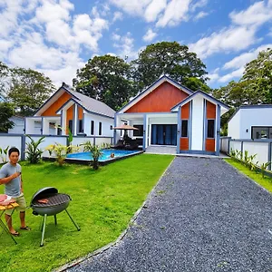 Vakantiehuis Cozy Pool House 3 Min To *